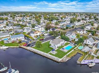 215 W Santa Barbara Rd, Lindenhurst, NY 11757