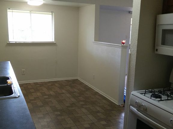 3rd image of 1106 Woodbrook St #Multifamil