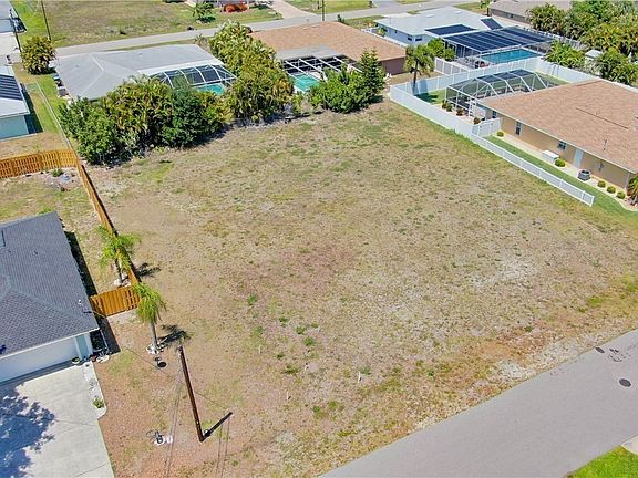 3rd image of 801 SE 33rd St