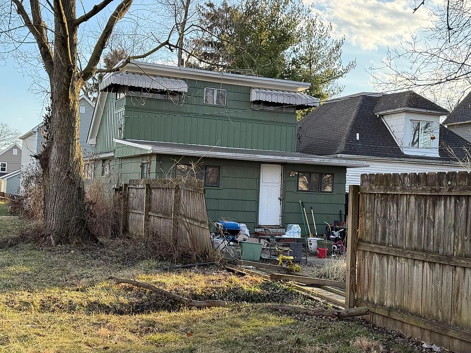 2nd image of 790 Siebert St