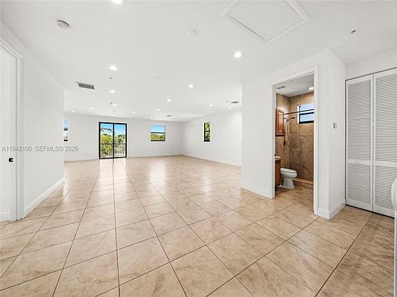 3rd image of 3-1730 Thomas St #3
