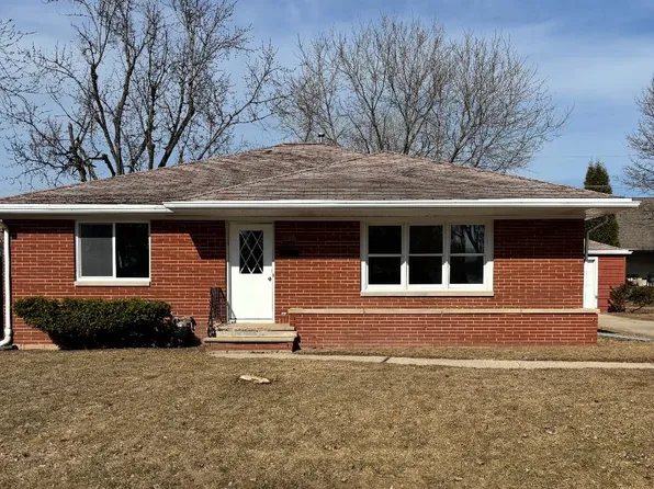 1215 Bruss St, De Pere, WI 54115