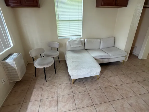 123 Congress Ave APT 4, Daytona Beach, FL 32114