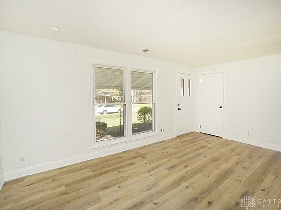 5th image of 896 Brookcrest Dr
