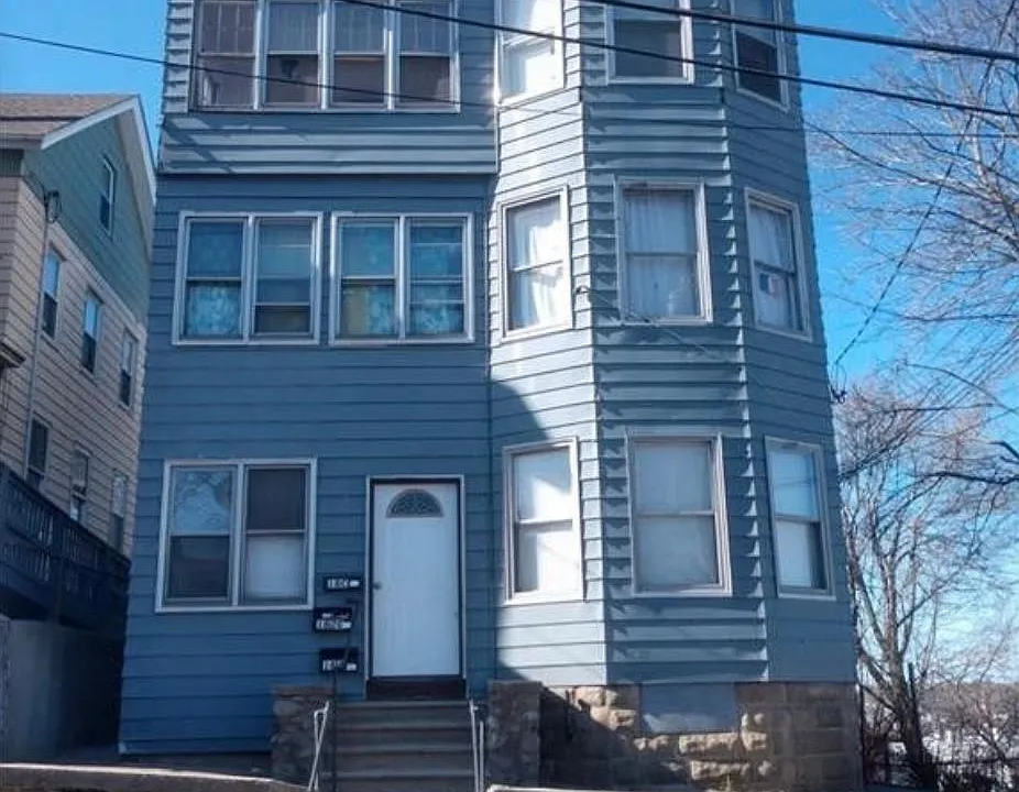 18 Seymour St #2
