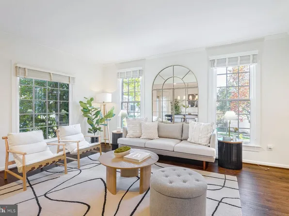 1261 Dartmouth Ct, Alexandria, VA 22314