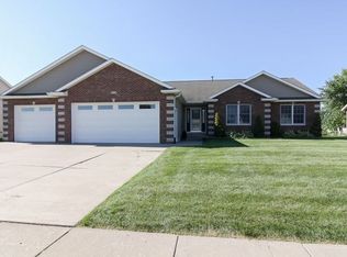 821 W Scott St, Eldridge, IA