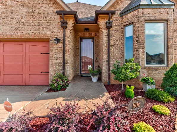 806 Chateau Ct, Kingfisher, OK 73750