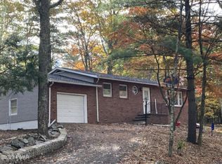 116 E Lakeview Dr, Dingmans Ferry, PA 18328