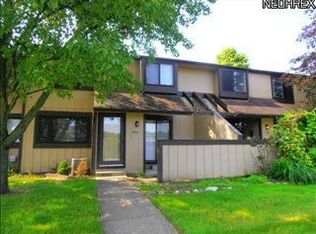 11534 Harbour Light Dr #16, North Royalton, OH 44133