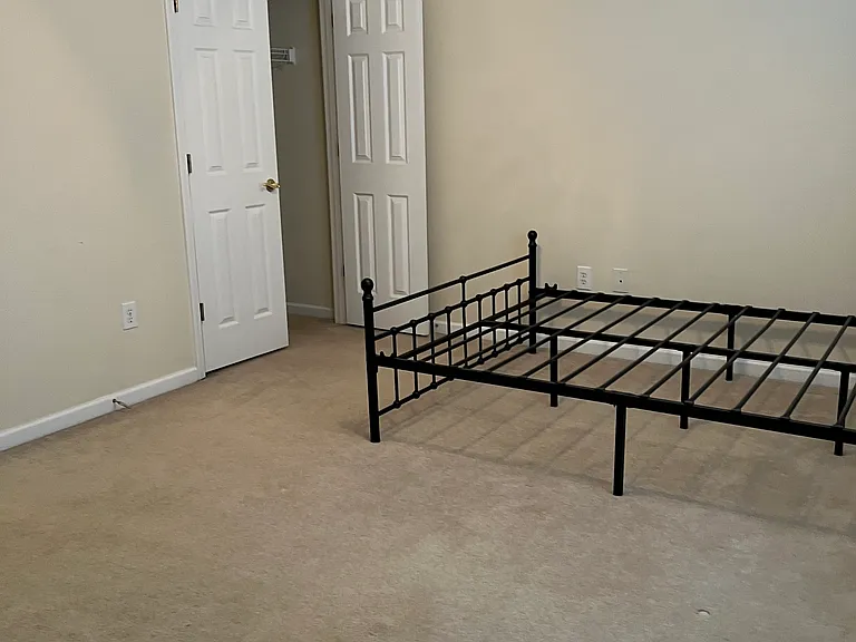 Guest Bedroom closet