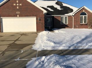 16109 Thames Ln, Macomb, MI 48042