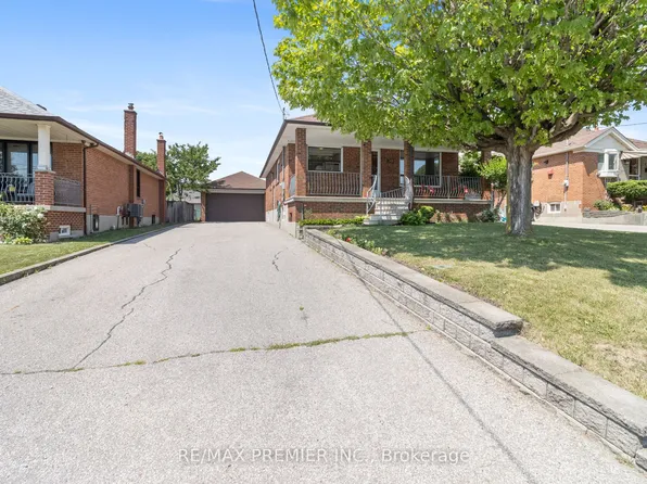 30 Forthbridge Cres, Toronto, ON M3M 2A1