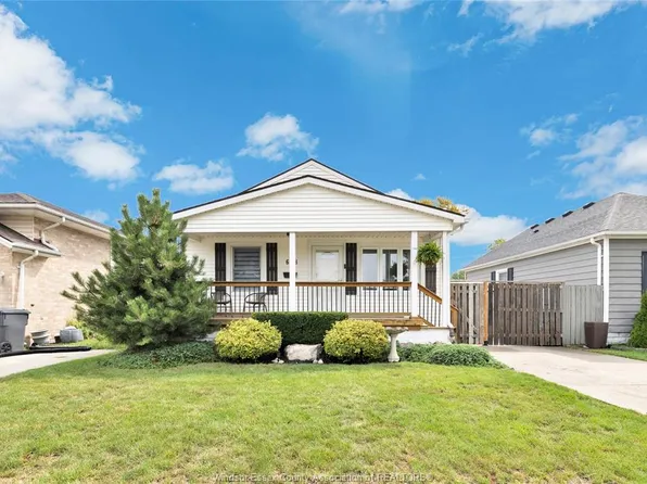 678 Labute St, Tecumseh, ON N8N 2B3