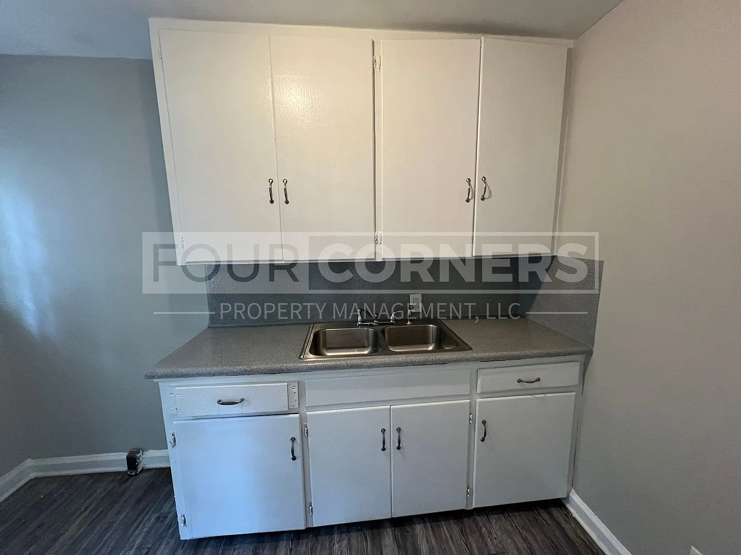 Lovely 2 Bedroom 1 Bath Home — Photo 3