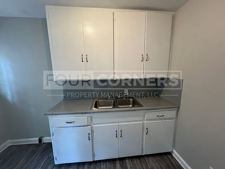 2306 E Lexington Ave — Photo 3