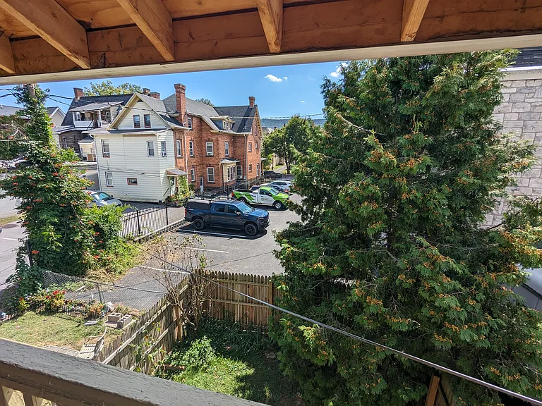 431 W Edwin St — Photo 13