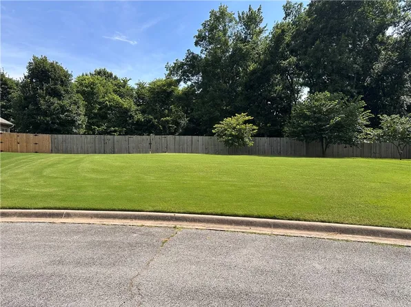 281 Hearthstone Cir #16, Prairie Grove, AR 72753