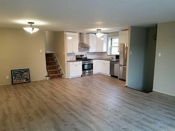 3rd image of 106 Bay 28th St #2R