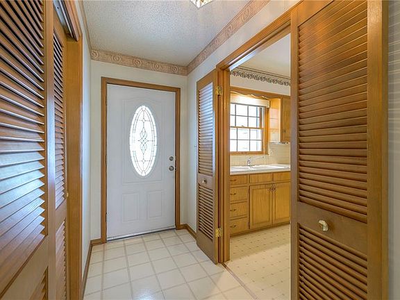 5th image of 10206 Virginia Ave