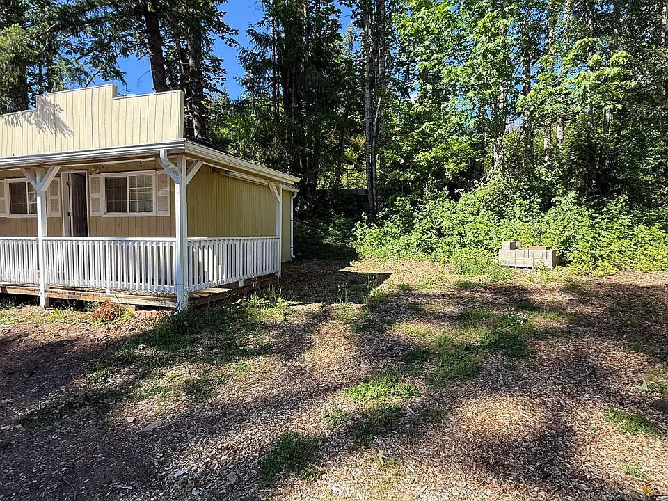 105 Front St S #11