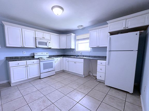 2nd image of 8422 Valor Dr