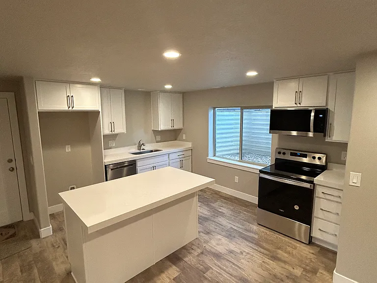 618 W Regent Garden Ln — Photo 7