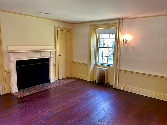 2nd image of 200 N Great Rd