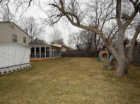 3rd image of 1418 E Anderson Dr