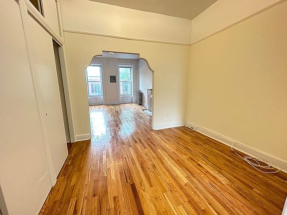 3rd image of 258 President St #3