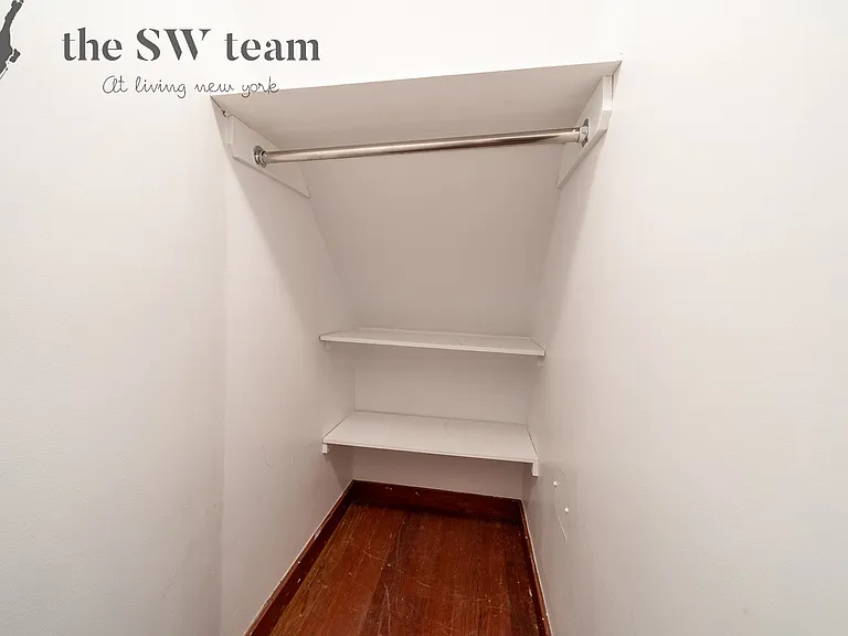 338 E 11th St #2W — Photo 5