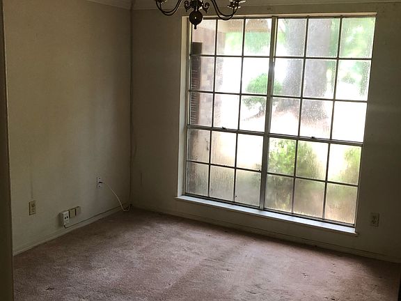 5th image of 304 Whispering Pine Dr
