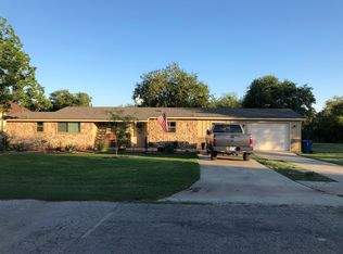 1310 F St, Floresville, TX 78114