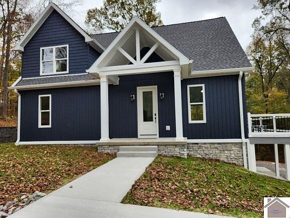2nd image of 33 Windward Ln