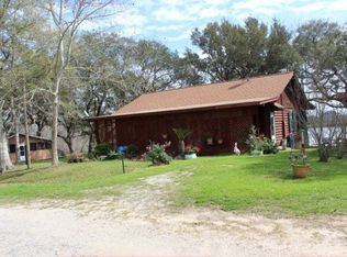 155 Kings Hl, Palacios, TX 77465
