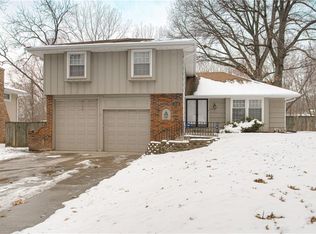 9818 Walnut St, Kansas City, MO 64114