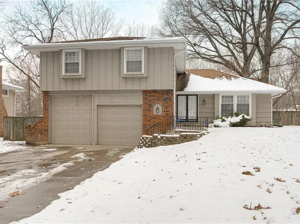9818 Walnut St, Kansas City, MO 64114