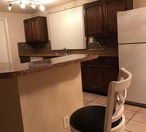 kitchen & bar