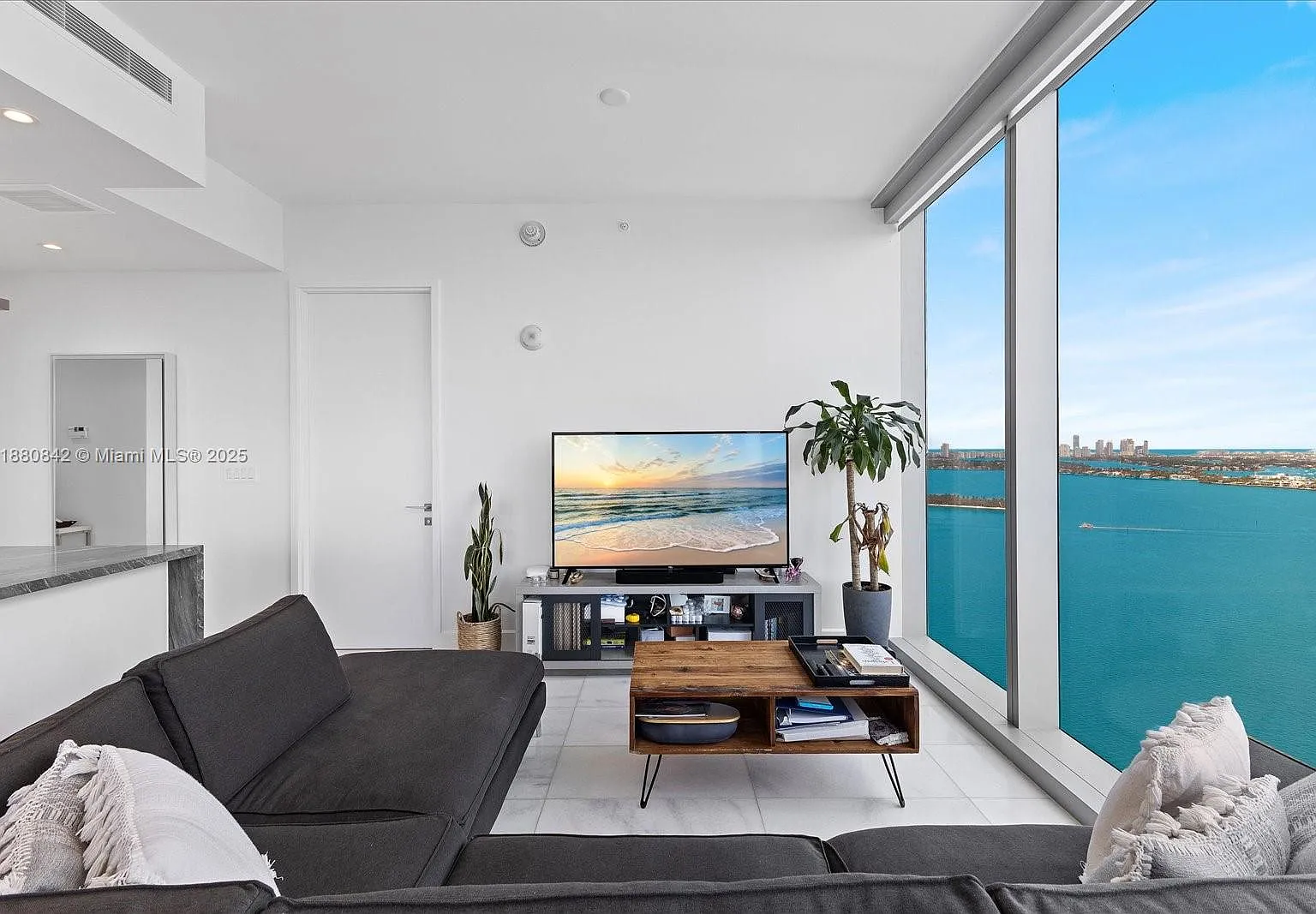 2 bed, 2.0 bath, 955 sqft, $8,500 — Photo 1