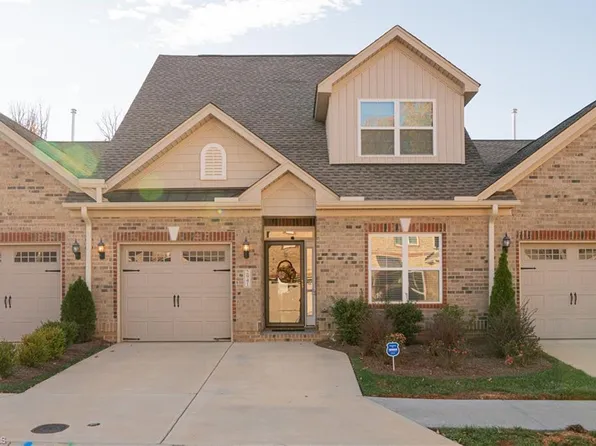 2941 York Place Dr, Walkertown, NC 27051