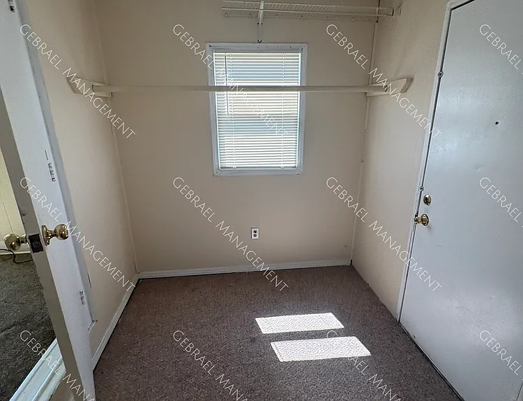 1549 Ryan St — Photo 5