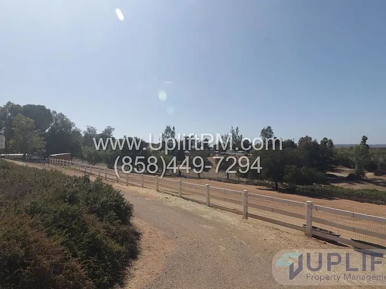 1425 Cedar St — Photo 15