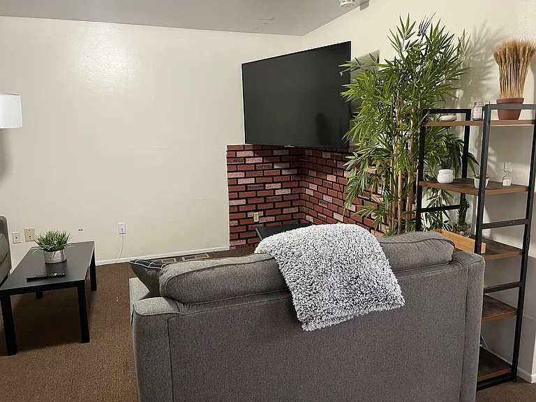 520 Stoddard Ave — Photo 2