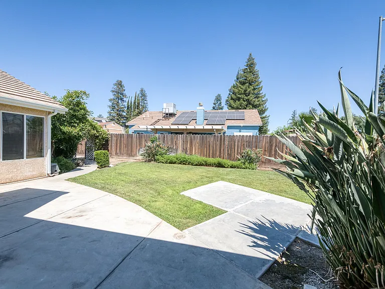2476 N Berlin Ave — Photo 31