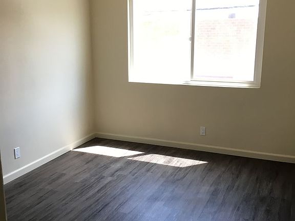 2nd image of 3019 Jackson Ave APT E