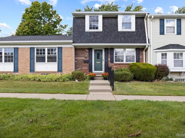 19650 Aqueduct Ct, Northville, MI 48167
