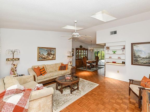 4th image of 2455 Gold Oak Ct E