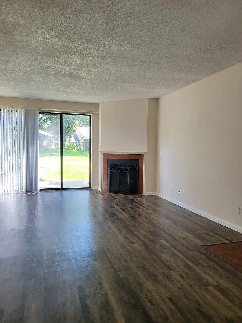 Ground Floor Condo At Park Lake, A Waterfront Community — Photo 4