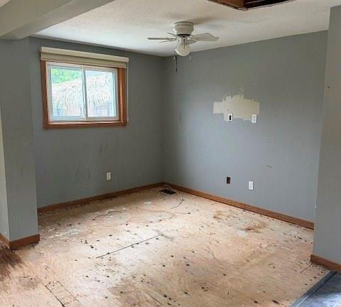 4th image of 30 Donalda Dr