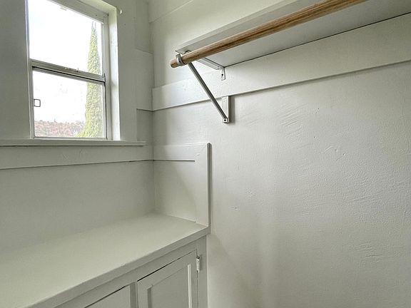 4th image of 2617 Jeffries Ave